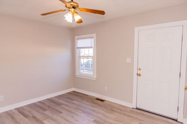 Building Photo - 1/2 Off 1st Month's Rent!! 2 bedroom House in the Randolph Community