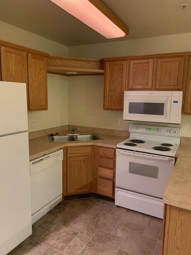 Building Photo - 672 N 500 W
