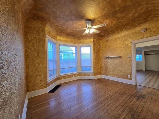 Building Photo - 135 Custer Ave