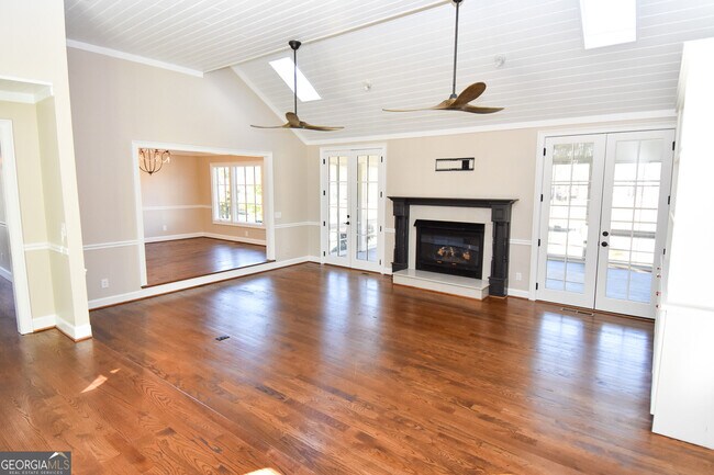 Building Photo - 1091 Fairway Ridge Rd
