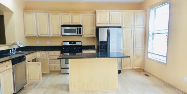 Building Photo - Available Now! Amazing Townhouse 3 Bedroom...