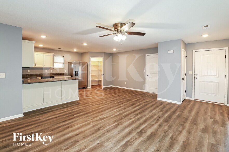 Building Photo - 5110 N Bellaire Ave