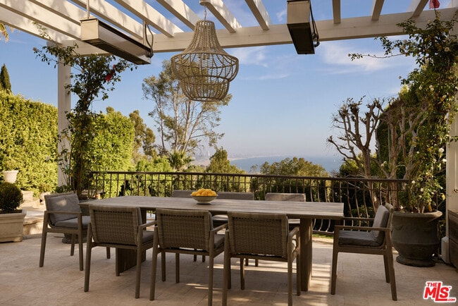Building Photo - 541 Paseo Miramar