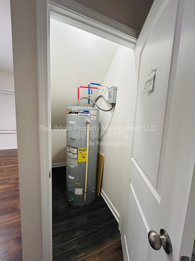 Building Photo - 9315 Grand Valley Dr