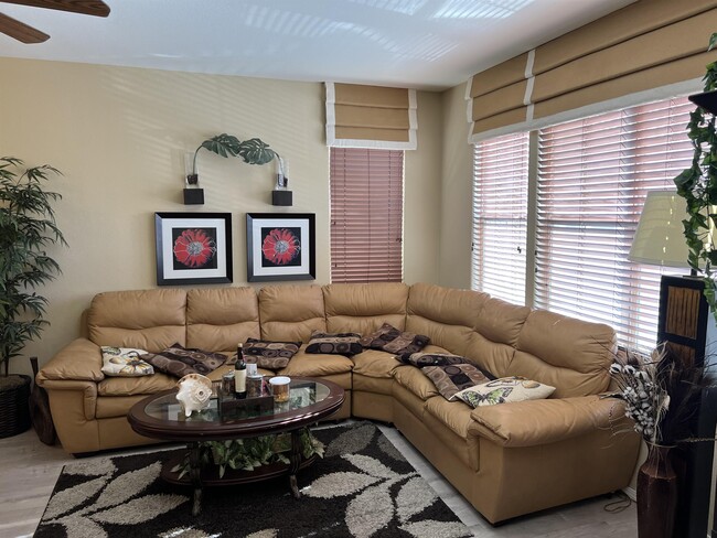 Building Photo - 3975 N Hualapai Way