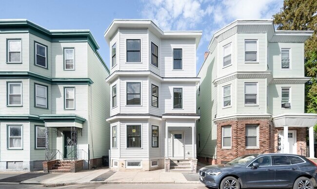 Building Photo - 298 Maverick St