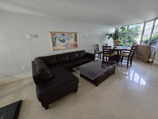 Building Photo - 1700 NW North River Dr