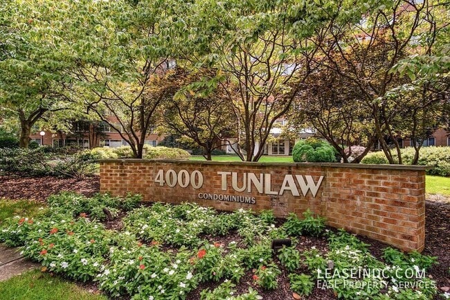 Building Photo - 4000 Tunlaw Rd NW