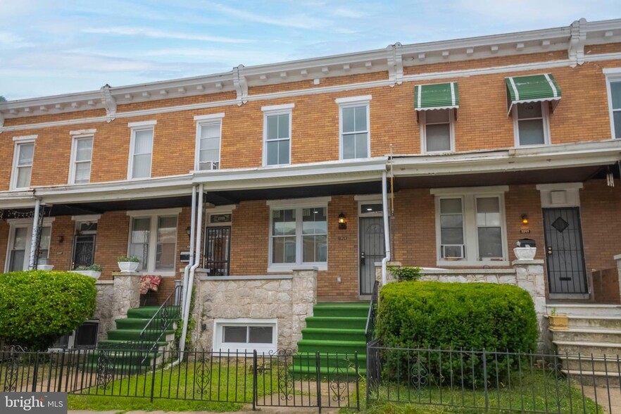 Primary Photo - 2211 W Saratoga St