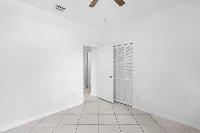 Building Photo - 15250 SW 49th Ct