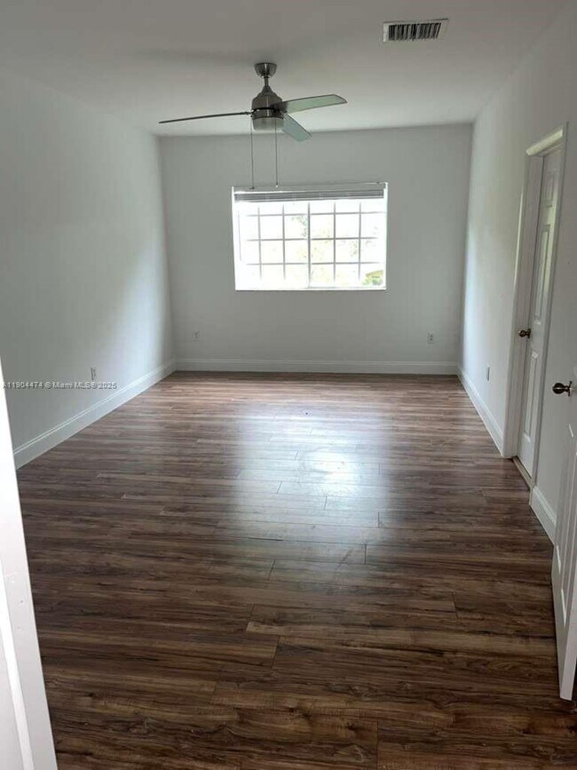 Building Photo - 5067 SE Mariner Garden Cir