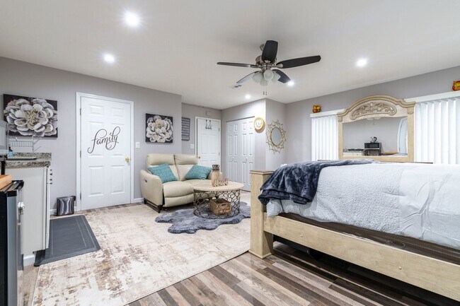 Building Photo - Adorable Studio for Rent - Short Term Fully Furnished!