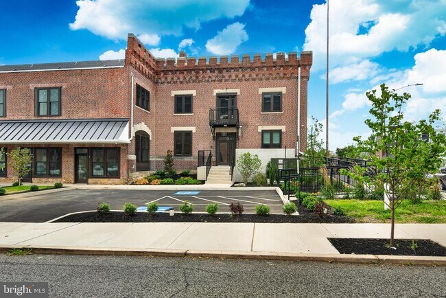 Building Photo - 123 S Main St