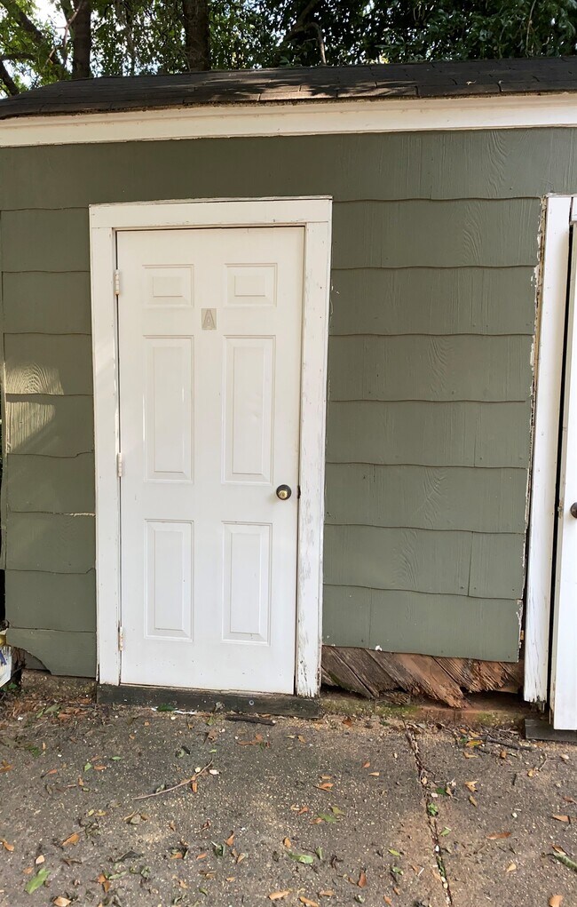 Storage Garage - 1628 4th Ave