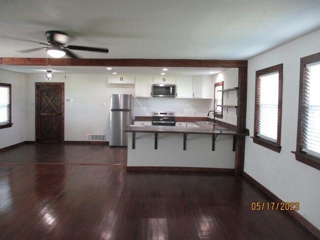 Building Photo - 1508 County Rd 697