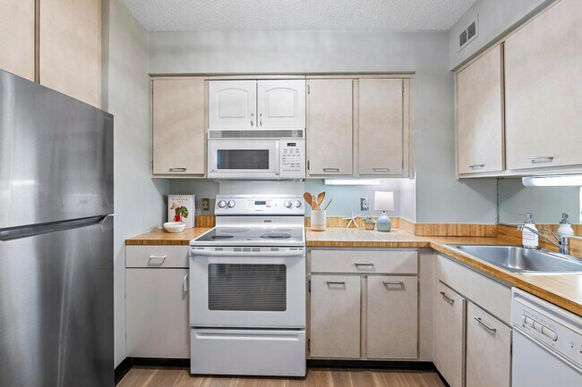 Building Photo - 100 Severn Ave