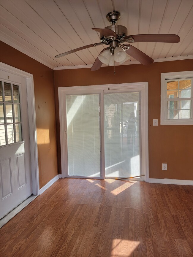 Building Photo - 200 Webfoot Dr