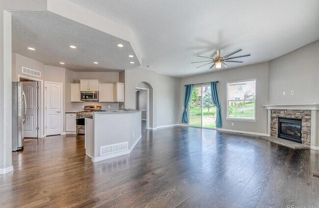 Building Photo - 495 Pasada Way