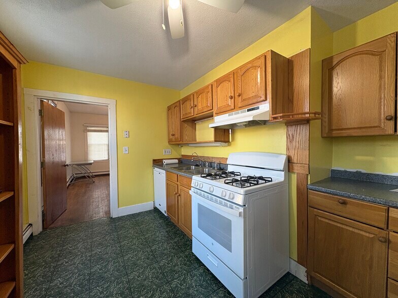 Building Photo - 26 Saint James St