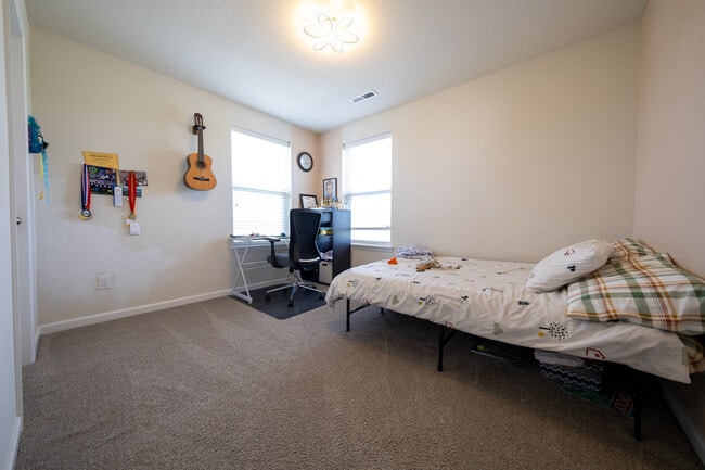 Building Photo - 5595 Queensland Ln N