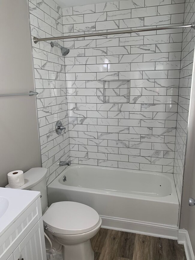 Building Photo - 142-144 W. Norwich Ave.