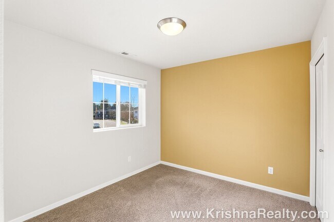 Building Photo - 6301 SE Wonder Way