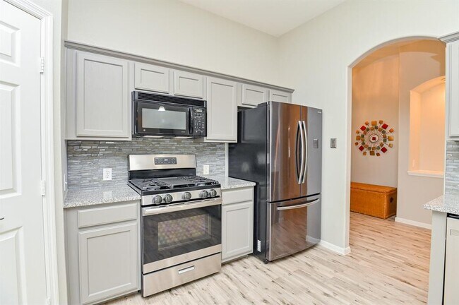 Building Photo - 2526 Lake Dale Ln