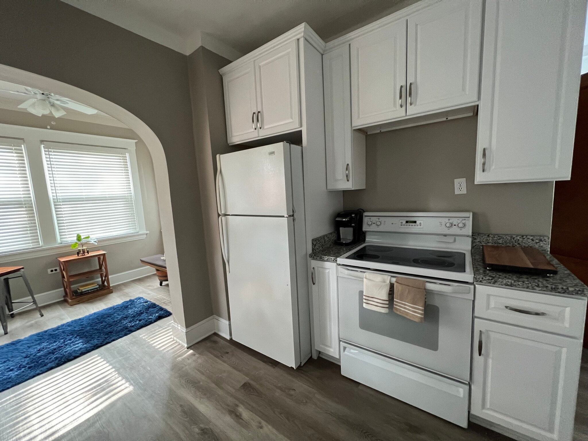 Kitchen - 3767 Andrew Ave