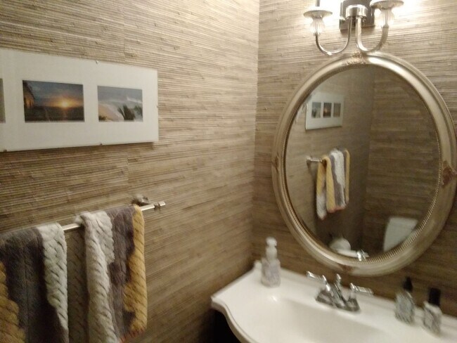 Building Photo - Beautifully upgraded Townhouse style condominium located in Hidden Meadows