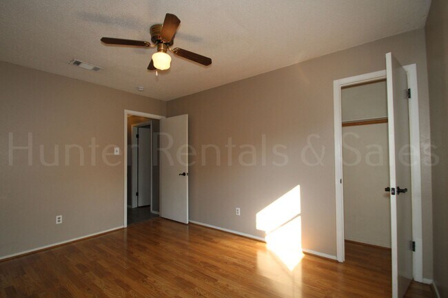 Building Photo - Spacious 4-Bedroom Home with Bonus Room, Large Yard & Solar Panels