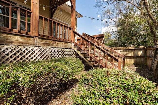 Building Photo - **COMING SOON** Stunning 2 Bedroom/2.5 Bat...