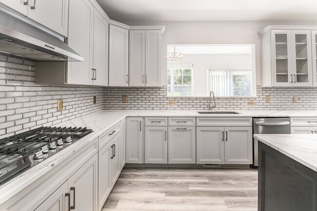 Building Photo - Now Available for Lease – Executive Home i...