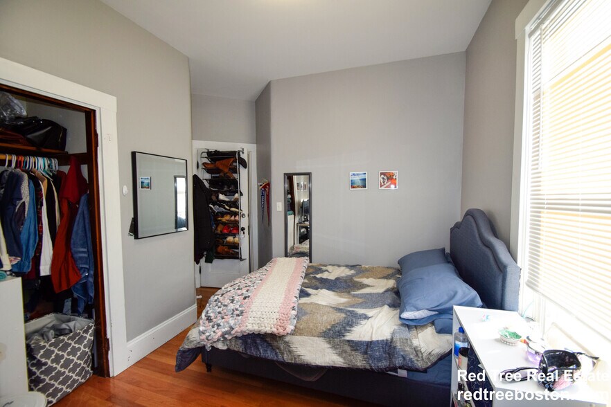 Building Photo - 85 Surrey St