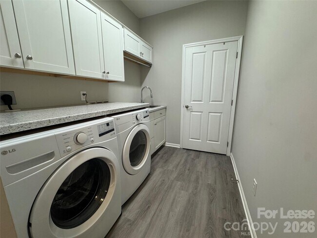 Building Photo - 2416 Coltsview Ln