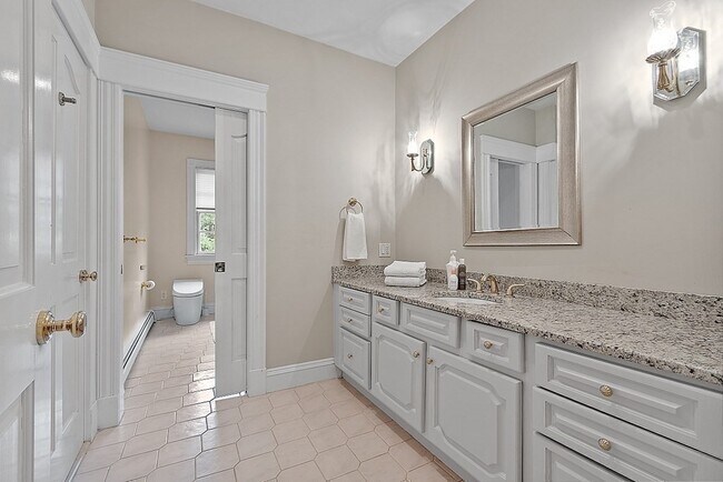 Building Photo - 451 Wellesley St