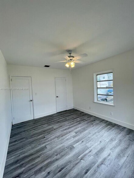 Building Photo - 820 SE 12th St