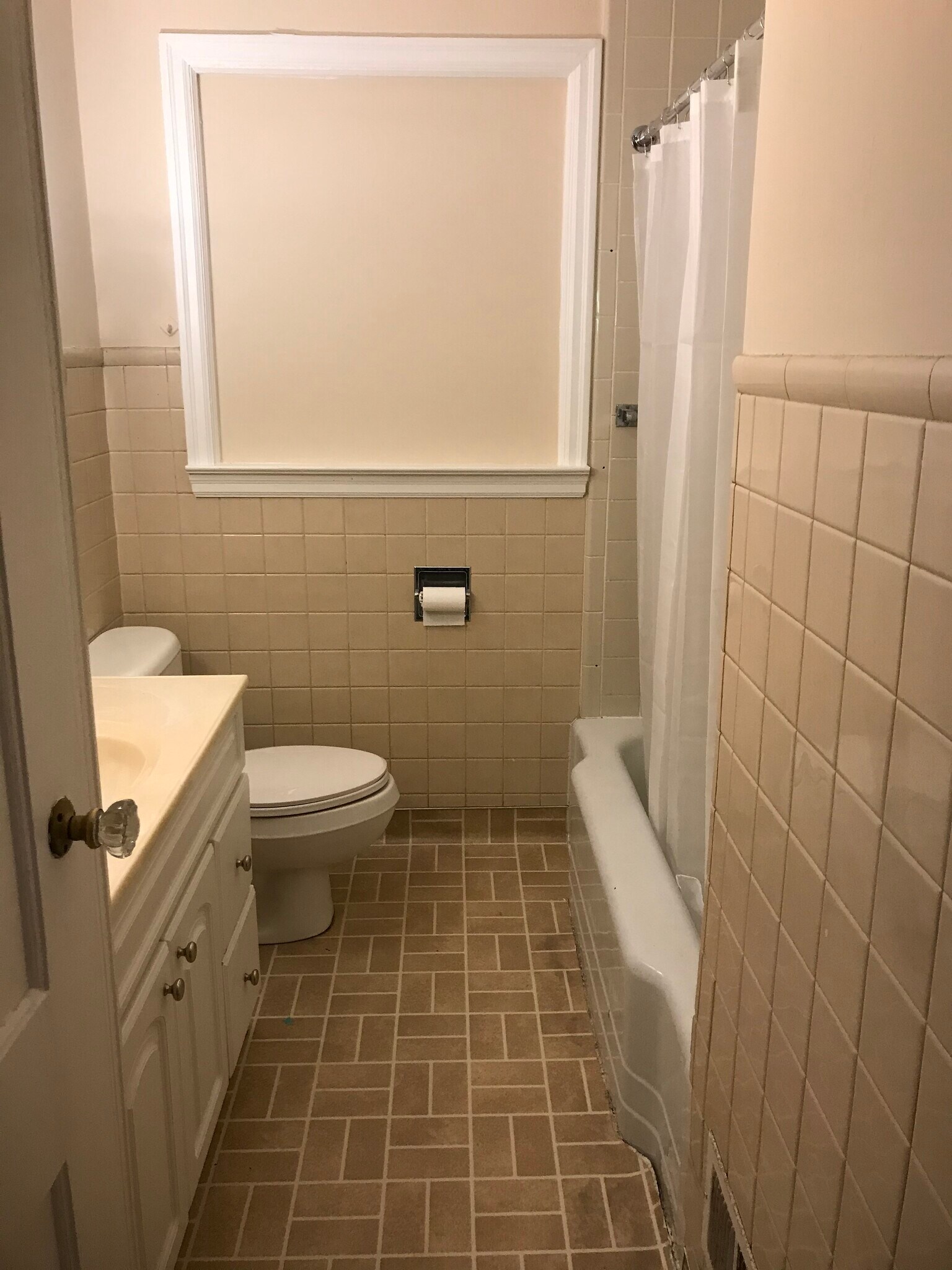 Main Floor Full Bath - 807 W Mission Ave