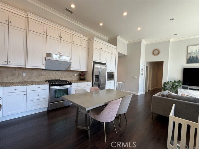Building Photo - 93 Thornhurst
