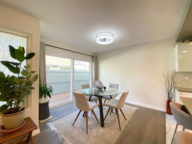 Building Photo - Stunning 3-bedroom, 2-bathroom coastal condo with Modern Custom Upgrades!