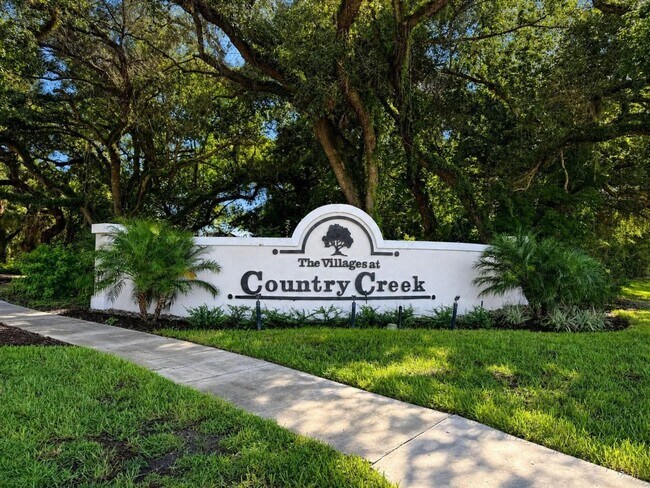 Building Photo - Beautifully renovated 3/2 home now available in the desirable Villages at Country Creek!