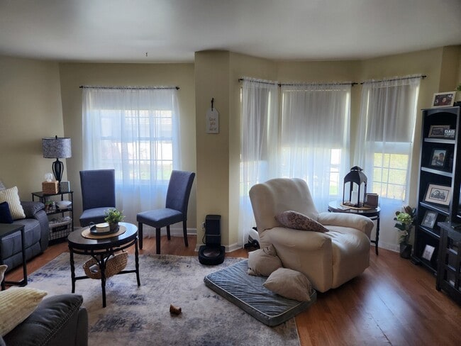 Building Photo - 100 Lesley Ln