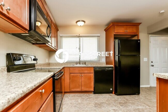 Building Photo - 4 Bedroom Pet-Friendly Home in Florissant,...