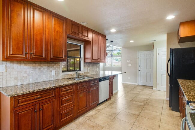 Building Photo - 6 Muskogee Ln