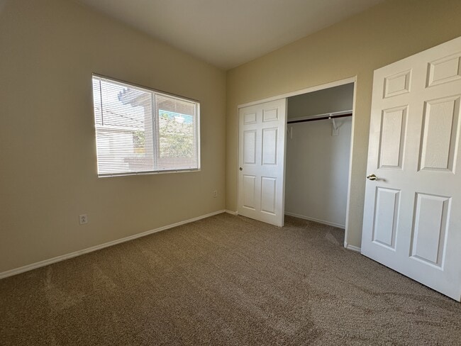 Building Photo - 1050 E Cactus Ave