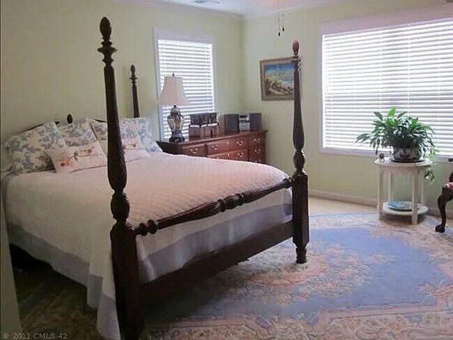 Building Photo - 3 bedroom 3 bath home in downtown Columbia with private serene patio