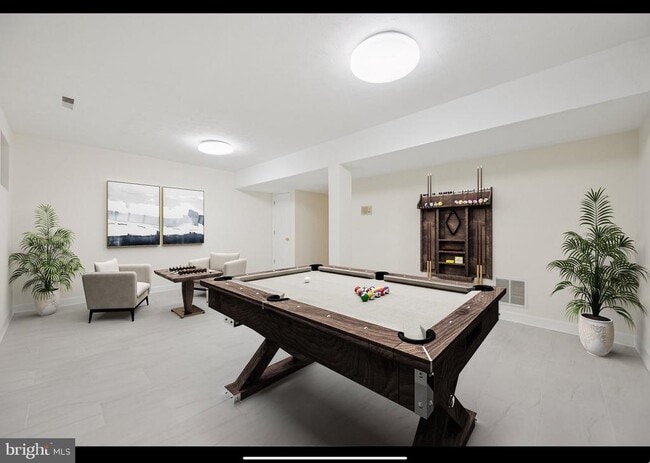 Building Photo - 12260 Greenleaf Ave