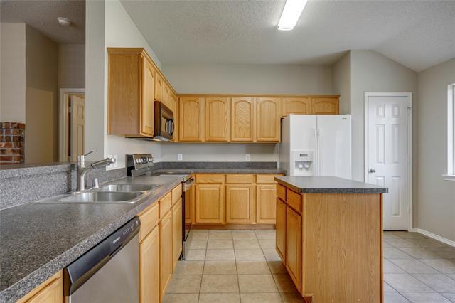 Building Photo - 9940 Carter Dr