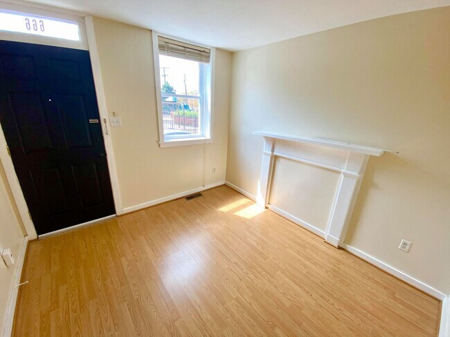 Building Photo - Charming 1-Bedroom Rowhome in Ridgley's De...