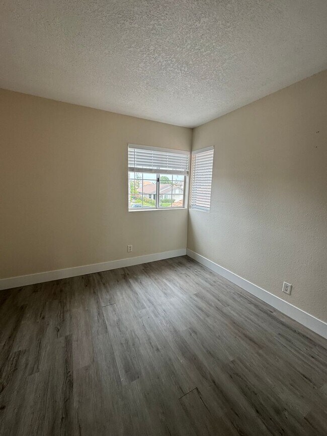 Building Photo - Beautiful 4 bedroom Home in Perris!
