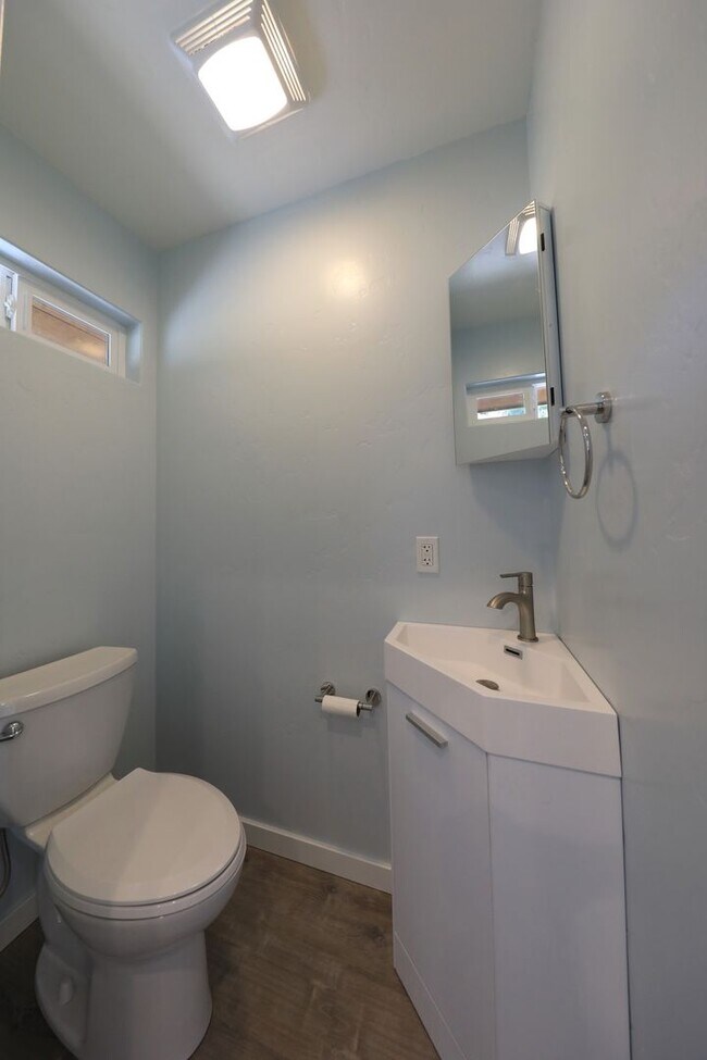 Building Photo - 287-247 S Westhaven Dr